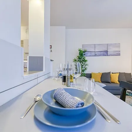 Boss Gare Confort Netflix Climatisation Portable Cours Jean Jaures & Marche Local Grenoble Exterior photo